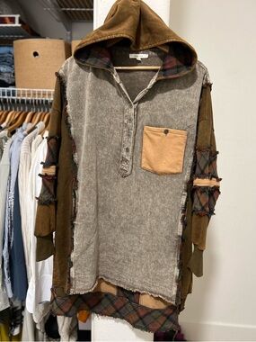 OLI & HALI Olive Washed Fabric Mixed Oversized Top W/Hoodie